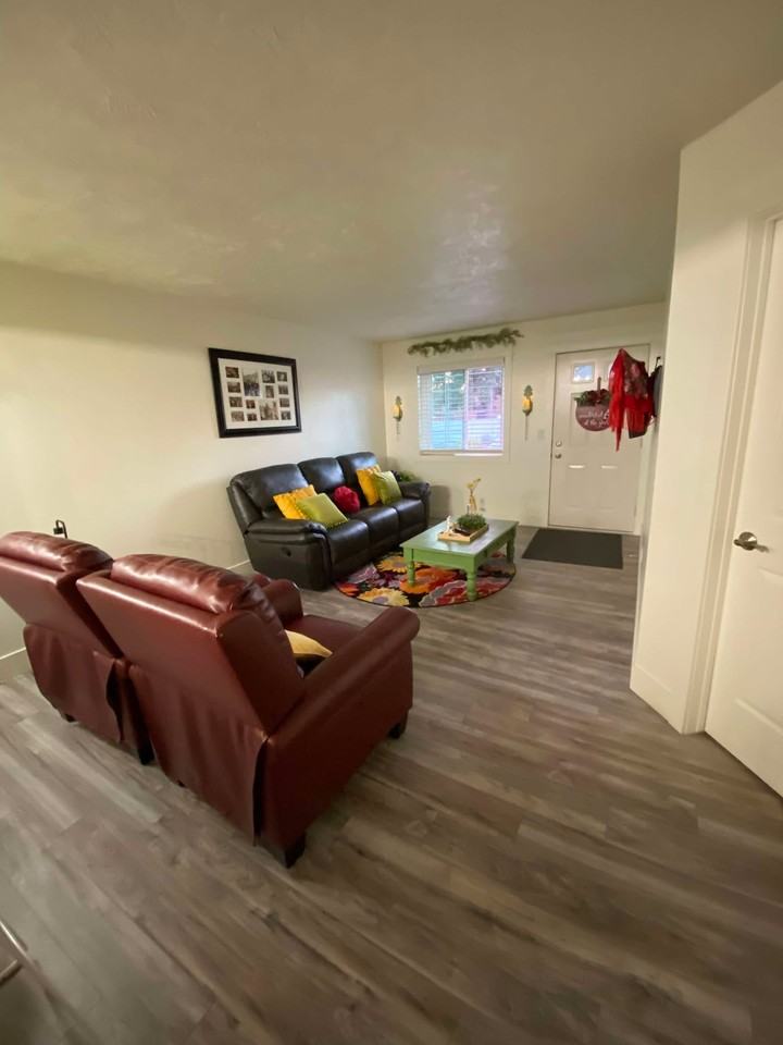 1065 Canal Ave - Photo 2 of 15