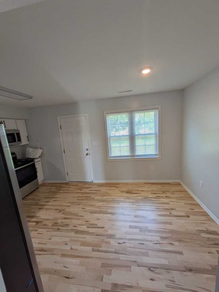 918 N Poindexter St #F - Photo 5 of 8