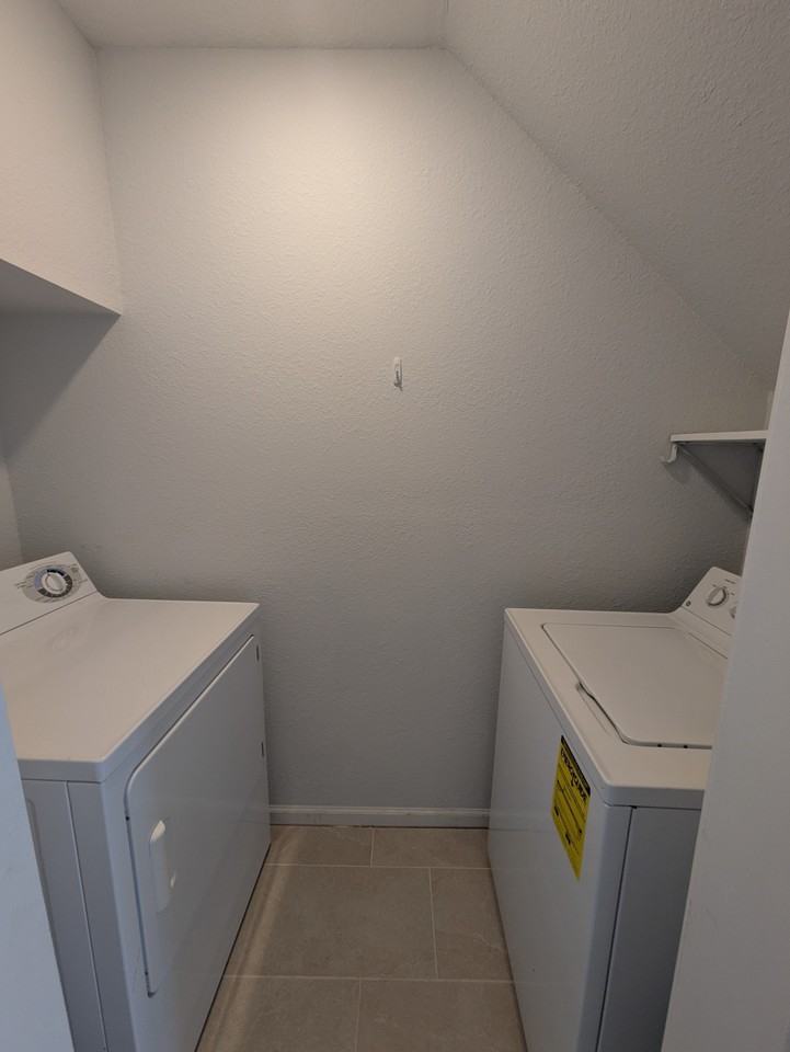 918 N Poindexter St #F - Photo 6 of 8