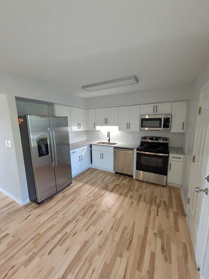 918 N Poindexter St #F - Photo 7 of 8
