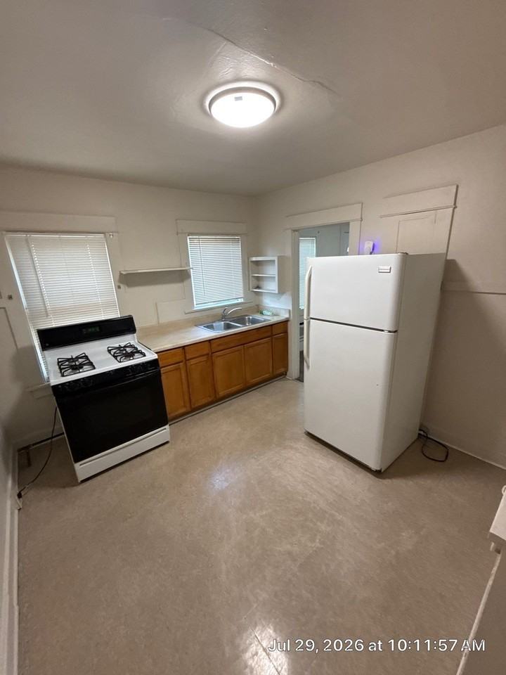 10057 Cherry Ave #5 - Photo 6 of 12