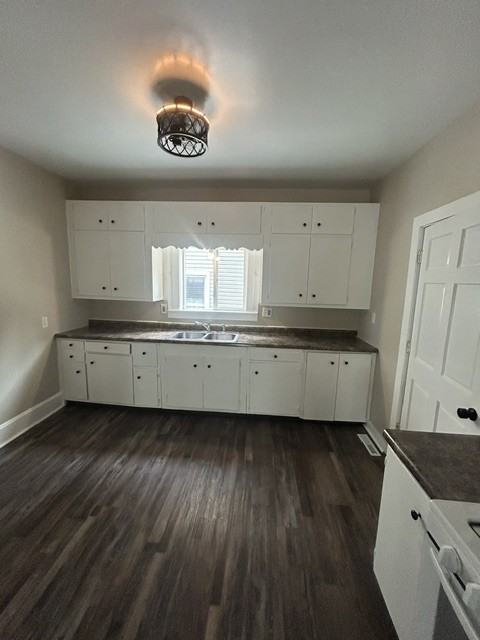 935 6th St - Photo 4 of 26