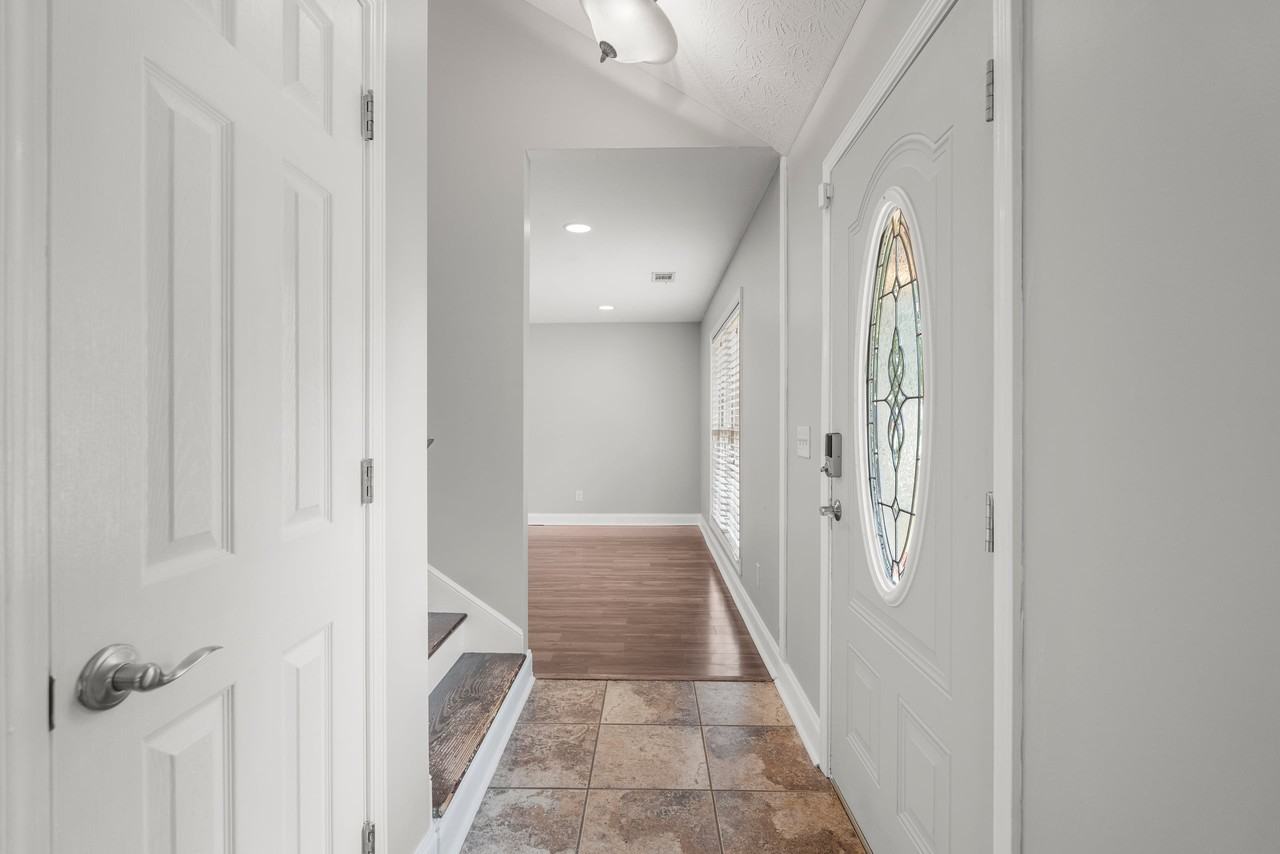 6204 Perry Ave - Photo 4 of 31