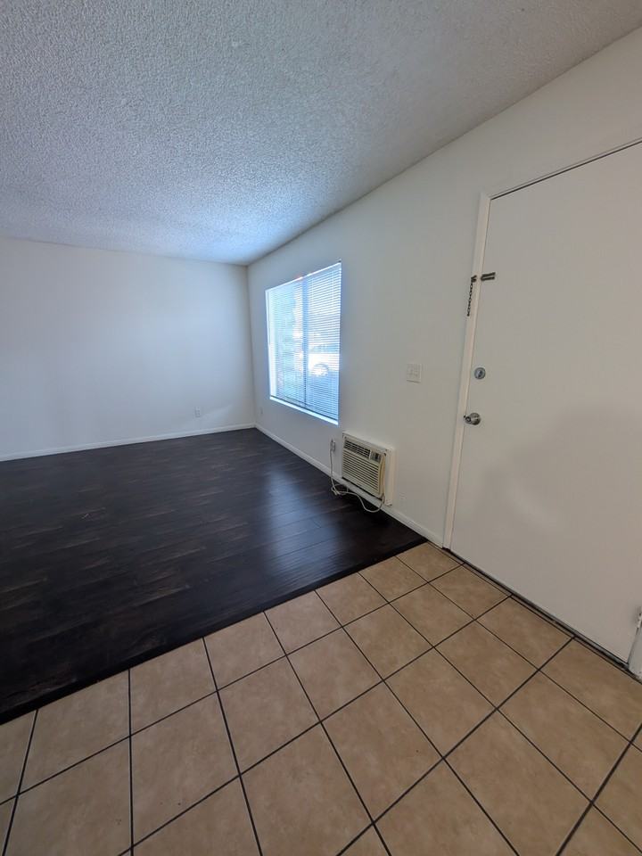 1054 S Magnolia Ave #1 - Photo 3 of 11