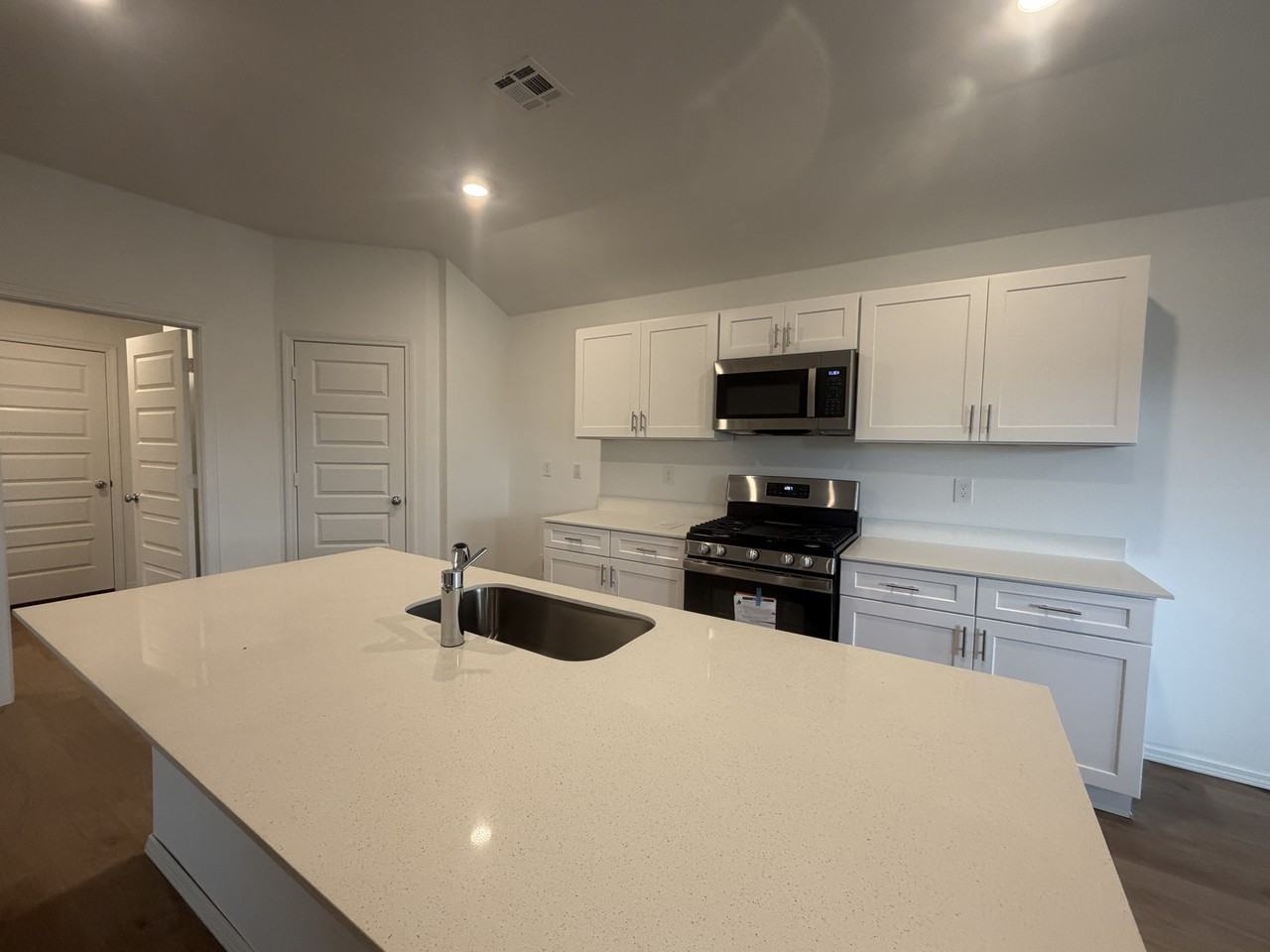 2100 W 30th Pl - Photo 4 of 16