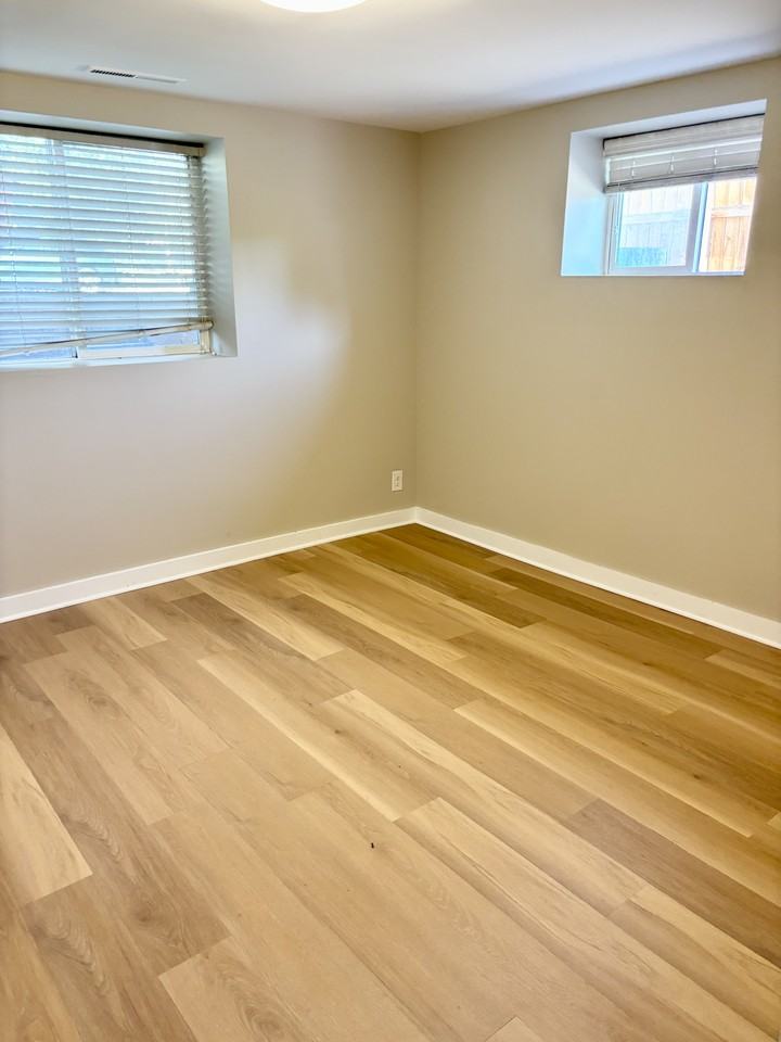 318 S Dale Ct - Photo 3 of 11