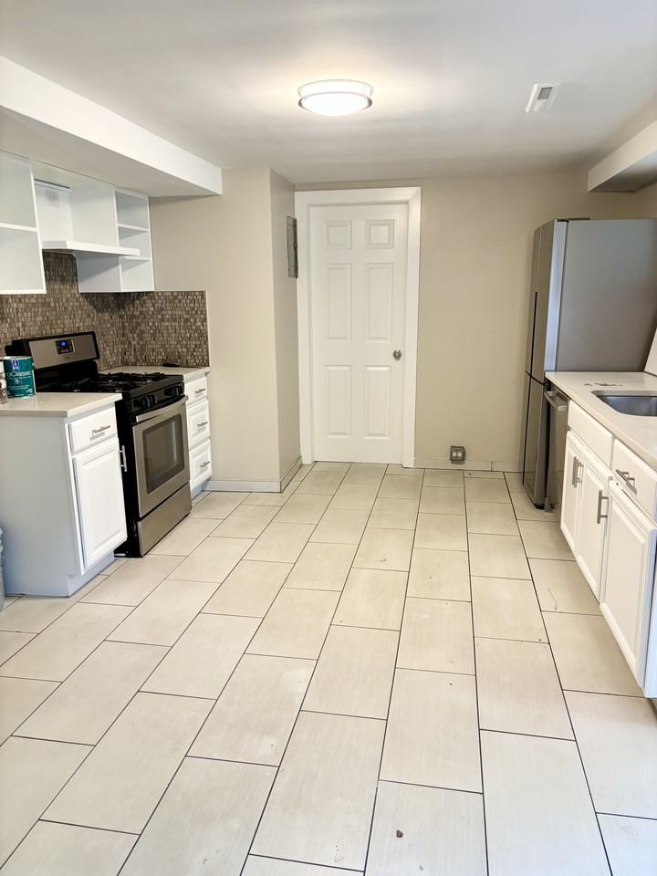 318 S Dale Ct - Photo 5 of 11