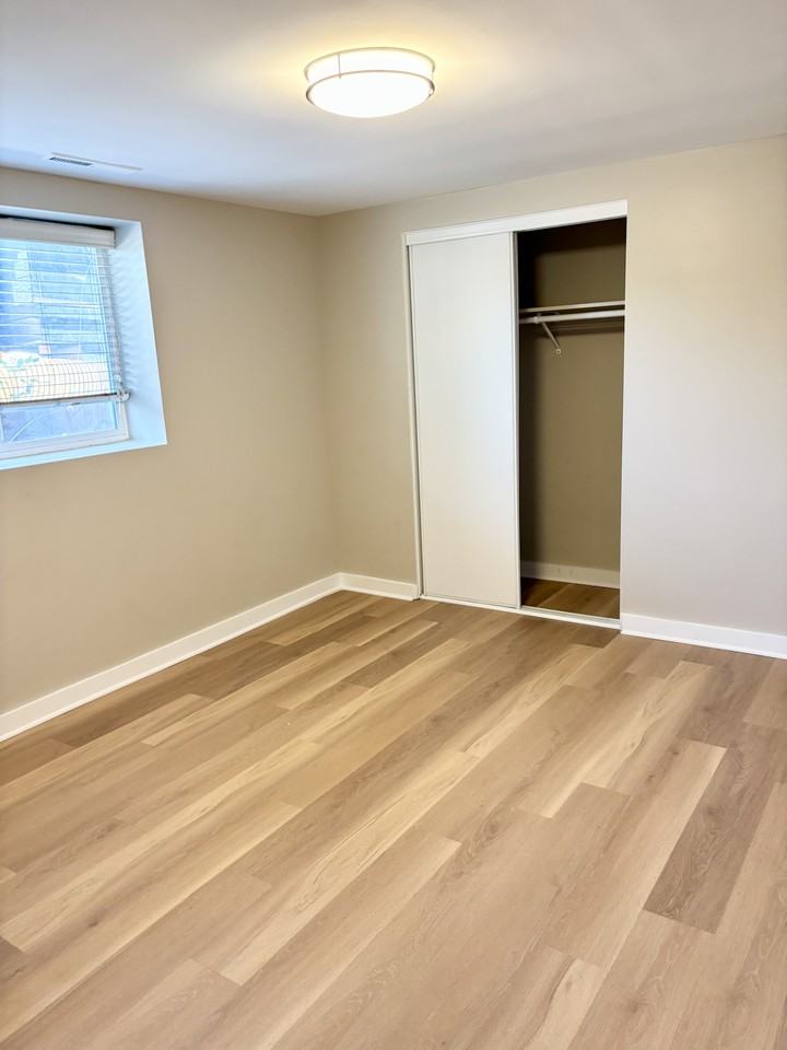 318 S Dale Ct - Photo 6 of 11
