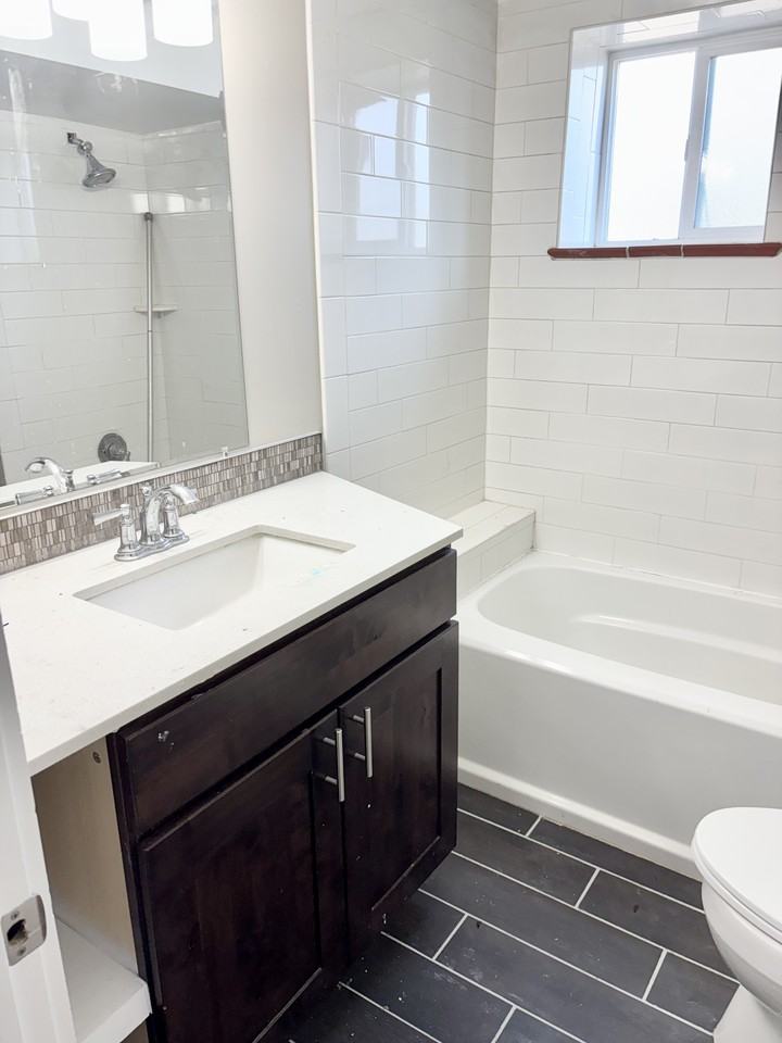 318 S Dale Ct - Photo 7 of 11