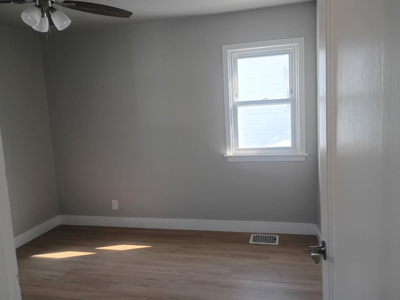 910 14th St - Photo 7 of 22