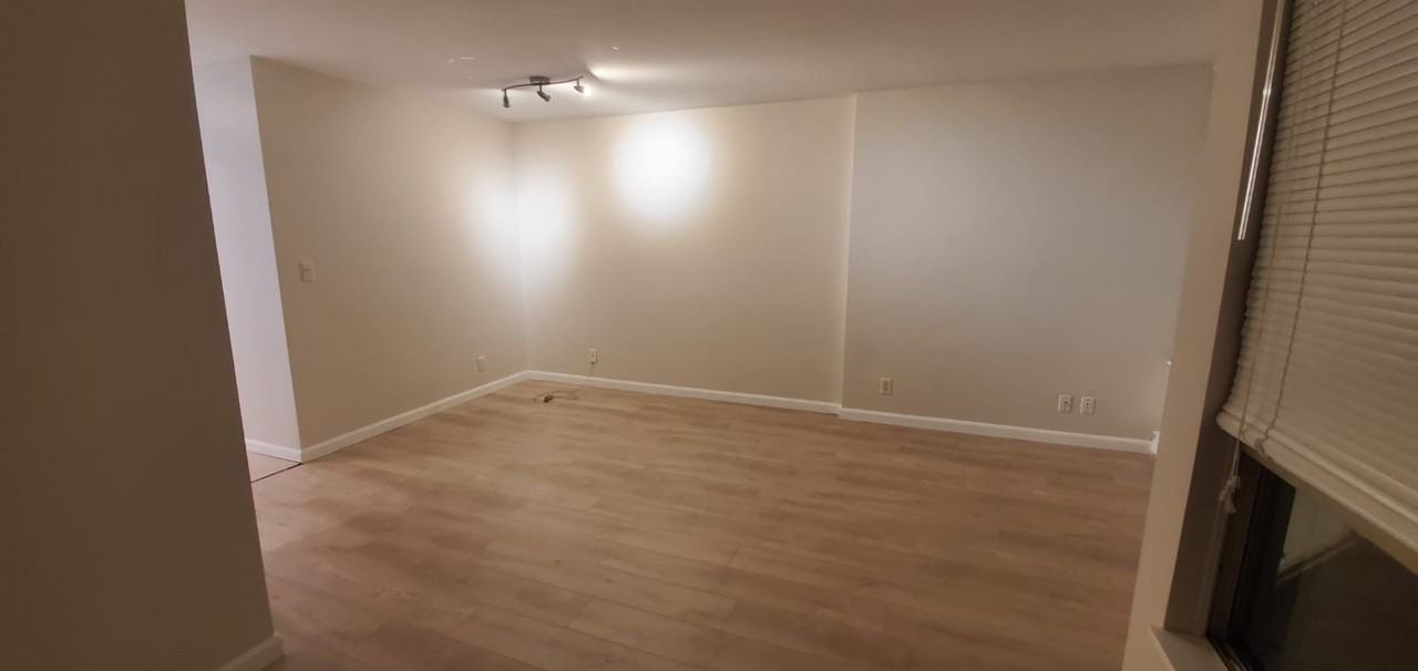 1330 Hornby St - Photo 3 of 6
