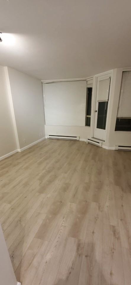 1330 Hornby St - Photo 2 of 6