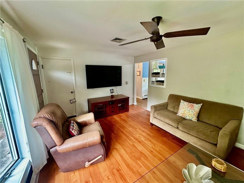144 S Pier Rd - Photo 4 of 11