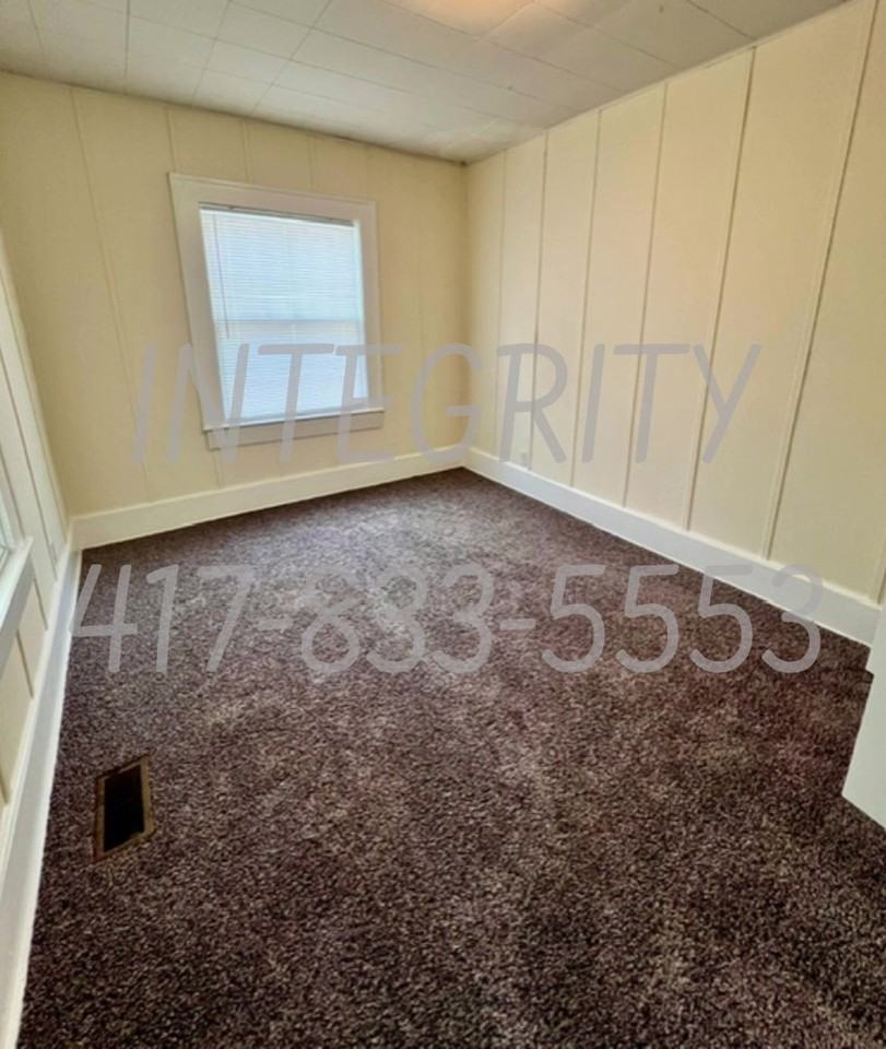 2326 North Franklin Avenue - Photo 5 of 8