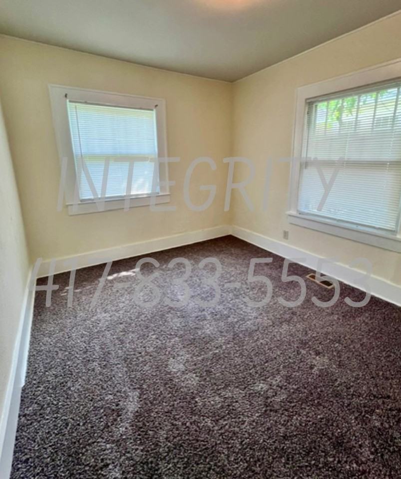 2326 North Franklin Avenue - Photo 6 of 8