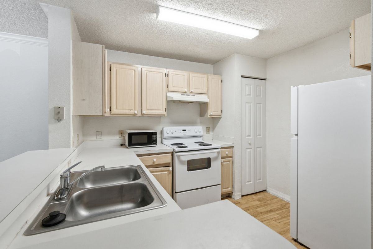 4240 Summer Landing Dr ##207 - Photo 4 of 28