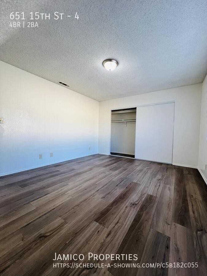 651 W 15th St #4 - Photo 4 of 9