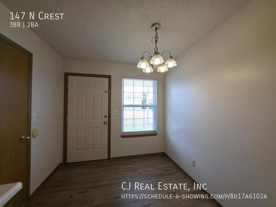 147 N Crest Dr - Photo 2 of 11