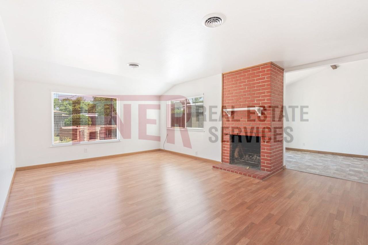 3413 Windsor Dr - Photo 2 of 25