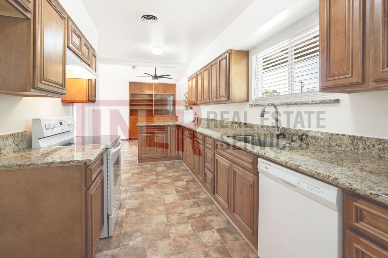 3413 Windsor Dr - Photo 3 of 25