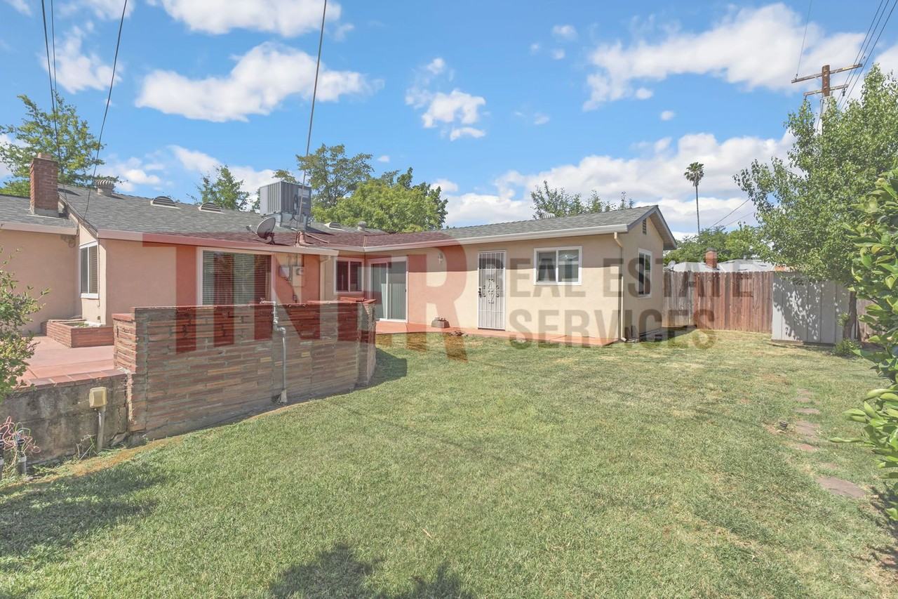3413 Windsor Dr - Photo 4 of 25