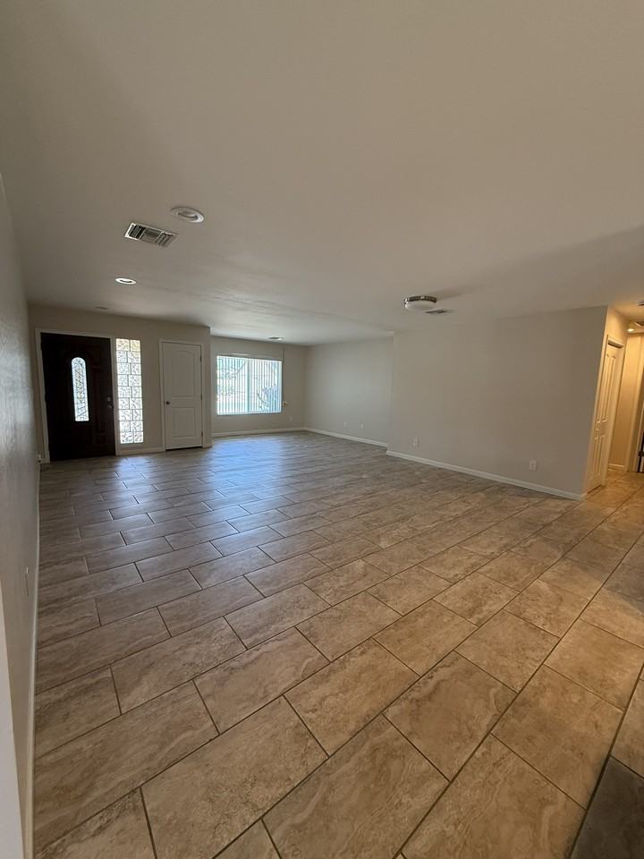 14025 North 45th Avenue - Photo 6 of 22