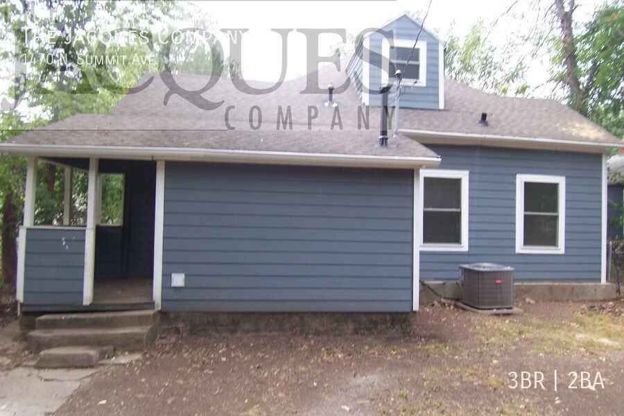 1470 N Summit Ave - Photo 2 of 15