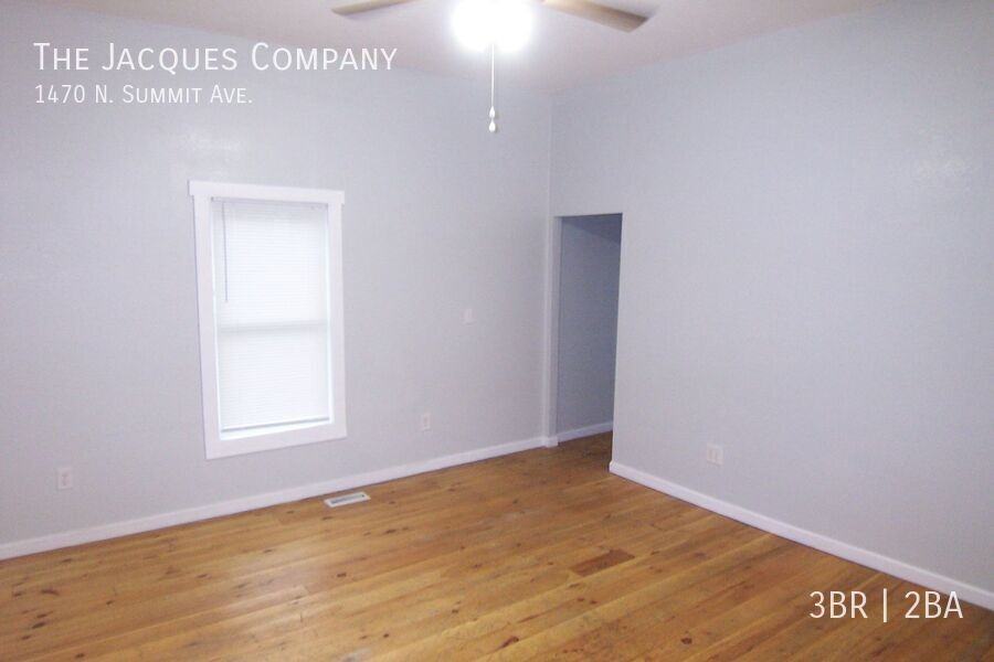 1470 N Summit Ave - Photo 3 of 15
