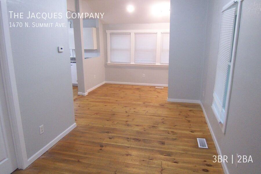 1470 N Summit Ave - Photo 4 of 15