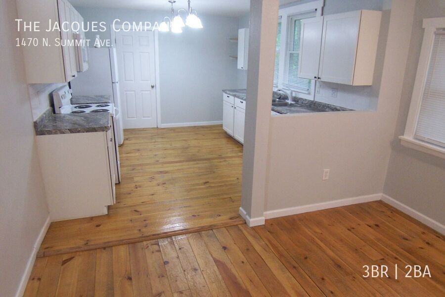 1470 N Summit Ave - Photo 5 of 15