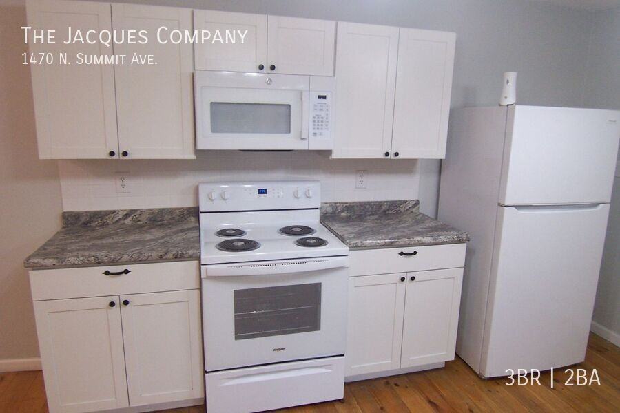 1470 N Summit Ave - Photo 6 of 15