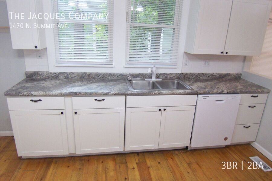 1470 N Summit Ave - Photo 7 of 15