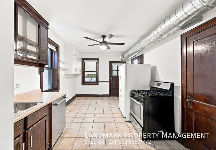 2962 N Allen Ave #B - Photo 2 of 23