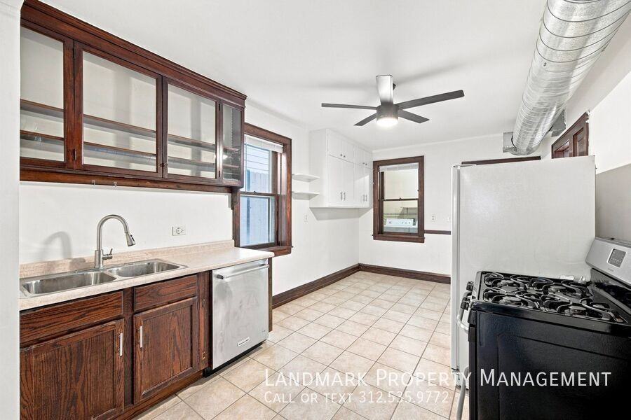 2962 N Allen Ave #B - Photo 3 of 23