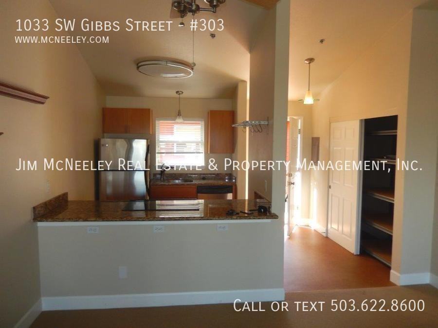 1033 Sw Gibbs St #303 - Photo 3 of 21