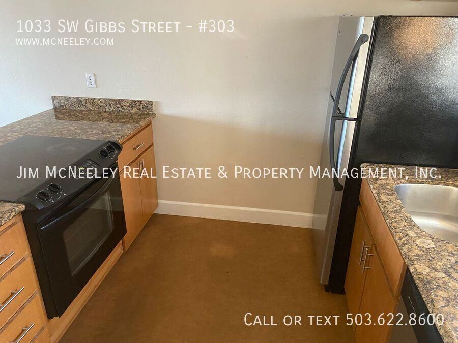 1033 Sw Gibbs St #303 - Photo 4 of 21