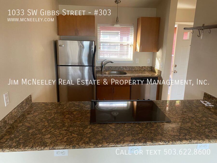 1033 Sw Gibbs St #303 - Photo 5 of 21