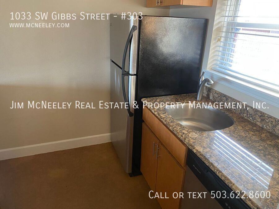 1033 Sw Gibbs St #303 - Photo 7 of 21