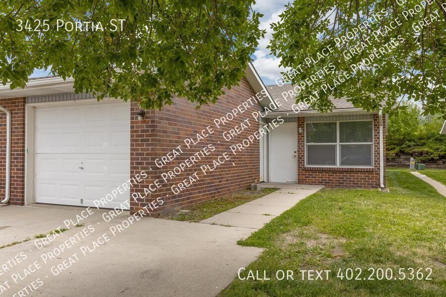 3425 Portia St - Photo 5 of 9