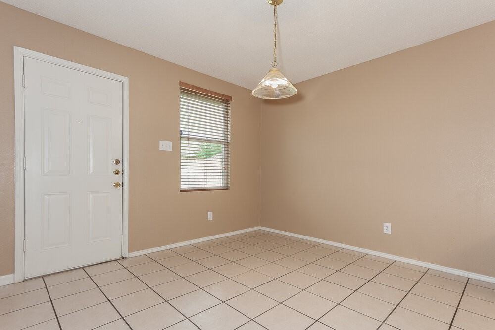 2128 Panorama Ln - Photo 2 of 16