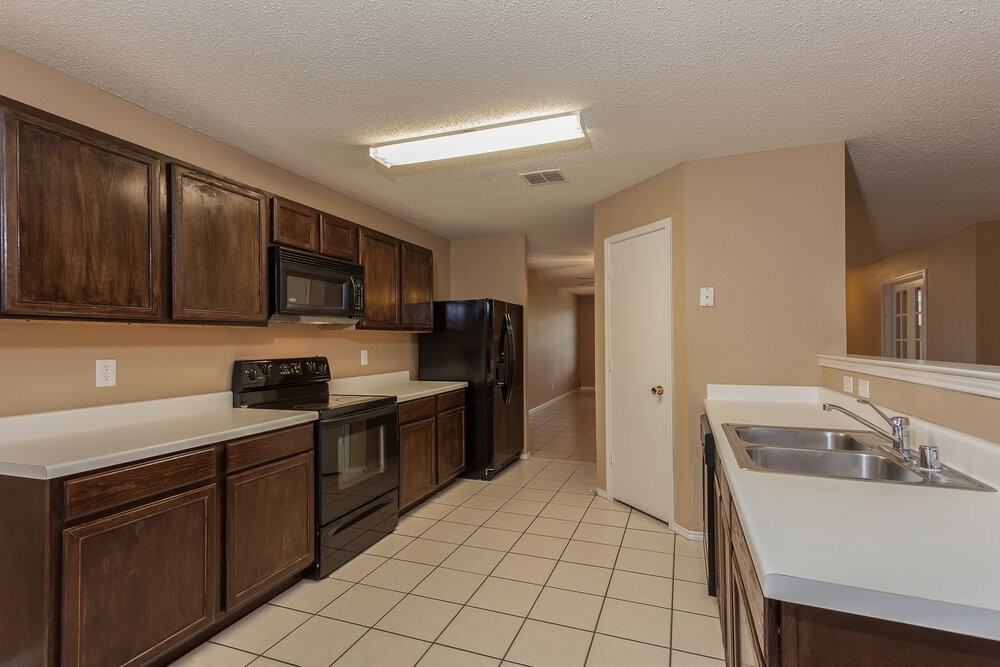 2128 Panorama Ln - Photo 7 of 16
