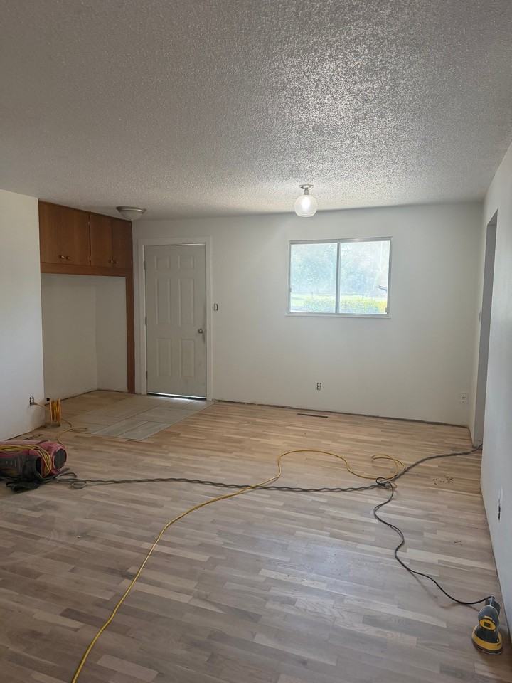 1801 Siskiyou Blvd - Photo 2 of 11