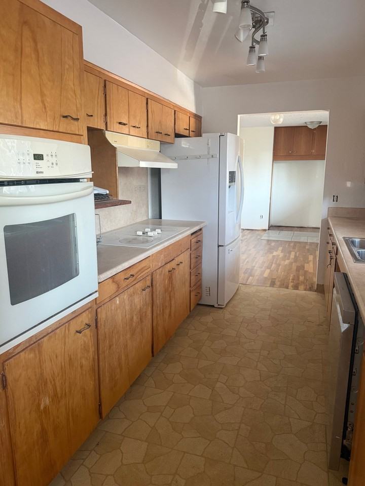 1801 Siskiyou Blvd - Photo 3 of 11