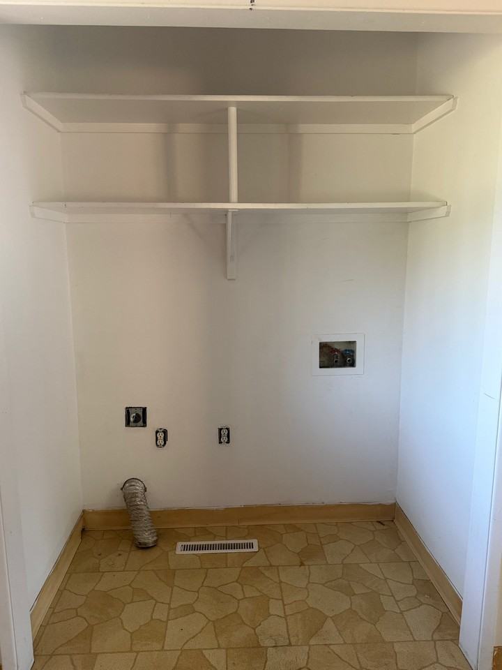 1801 Siskiyou Blvd - Photo 4 of 11