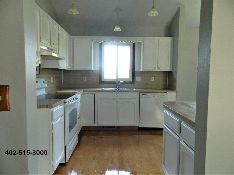 5128 Edinburgh St - Photo 7 of 25
