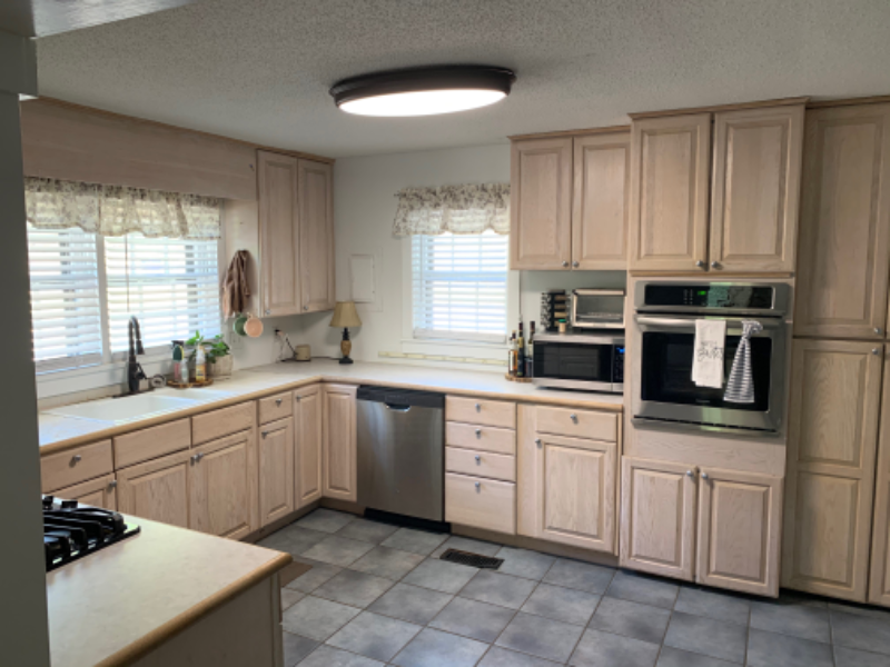 798 N Royal Ave - Photo 2 of 9