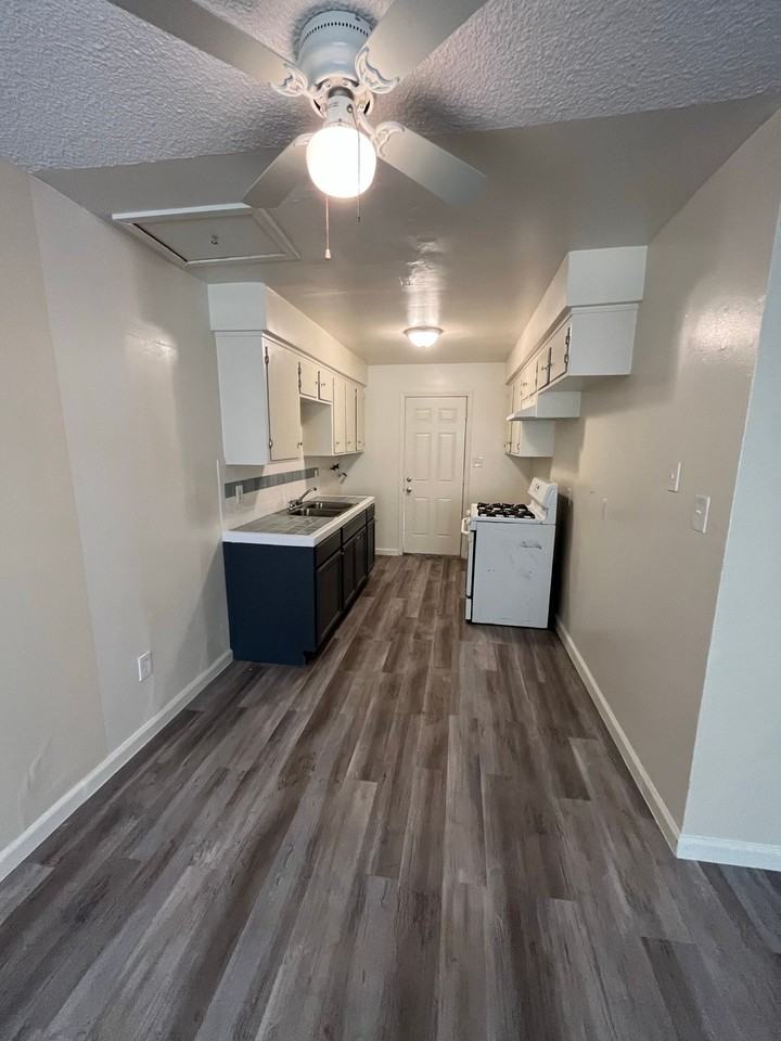1015 L St - Photo 2 of 11