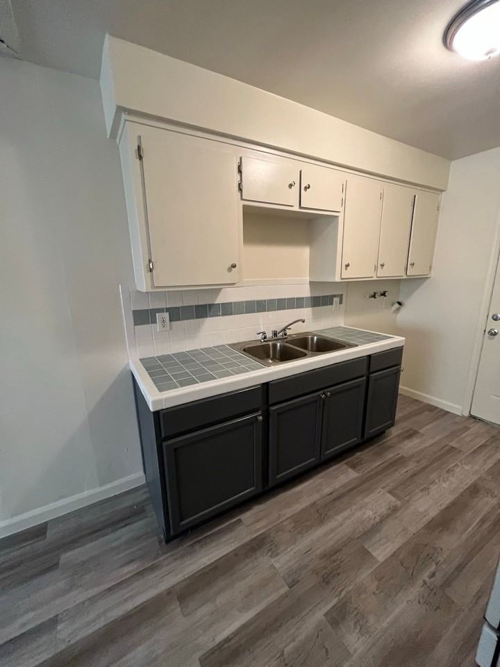 1015 L St - Photo 3 of 11