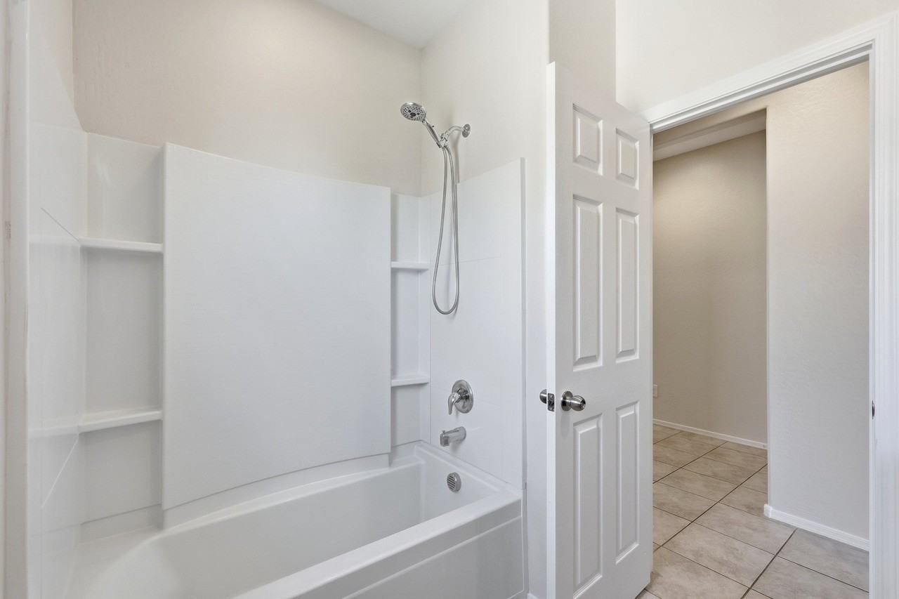 43721 W Acacia Ave - Photo 6 of 20