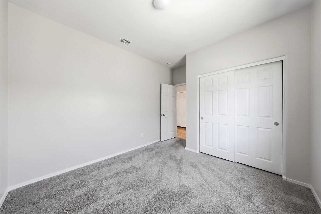 43721 W Acacia Ave - Photo 7 of 20